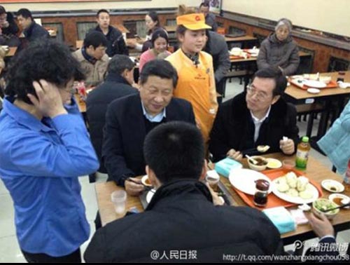 Xi shows common touch with visit to bun eatery