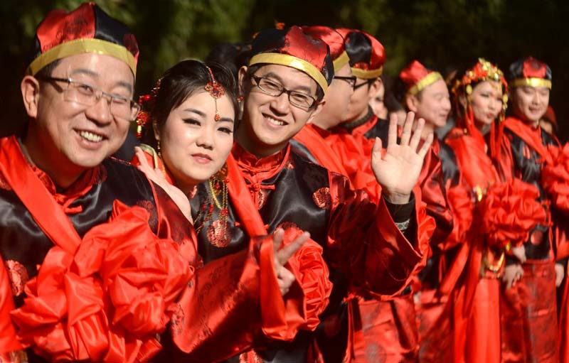 Group wedding ceremony in East China