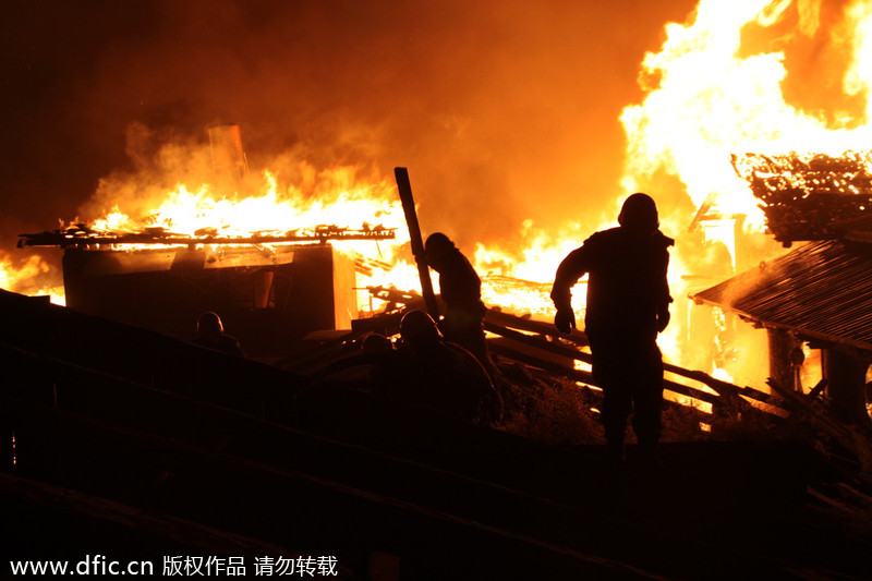 Ancient town catches fire in China's Shangri-la