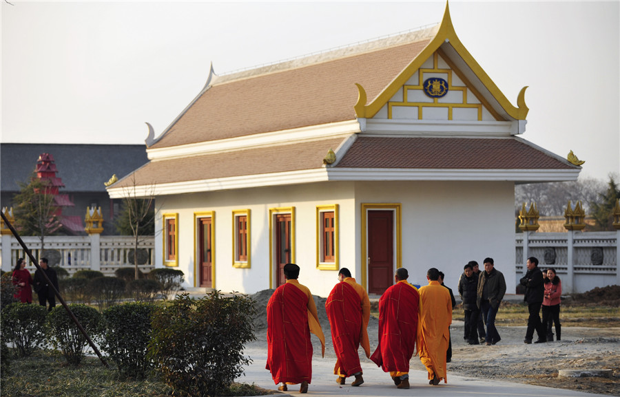 Thai-style Buddhist structure rises in Chinese temple