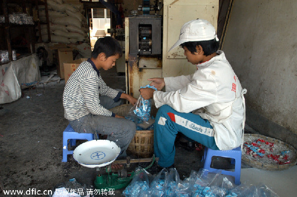 S China firms found to hire child laborers