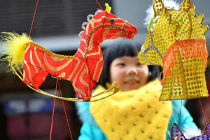 Kissing contest celebrates Valentine's Day in Beijing