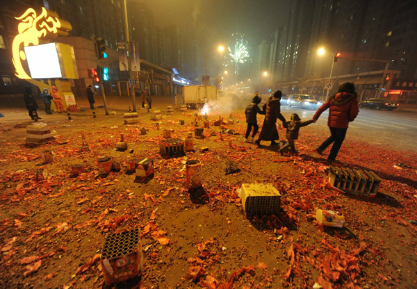 Firework revelry aggravates Beijing smog