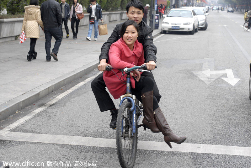 Single women urge public to stop defaming Dongguan