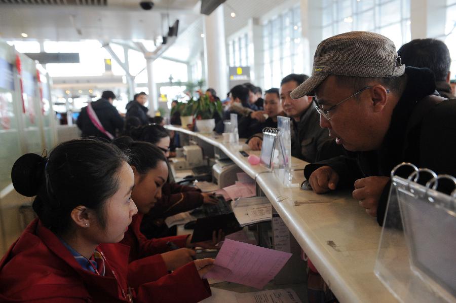 Heavy snow leads to closure of airport in SW China