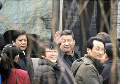 Xi pops in to Beijing's popular <EM>hutong</EM>