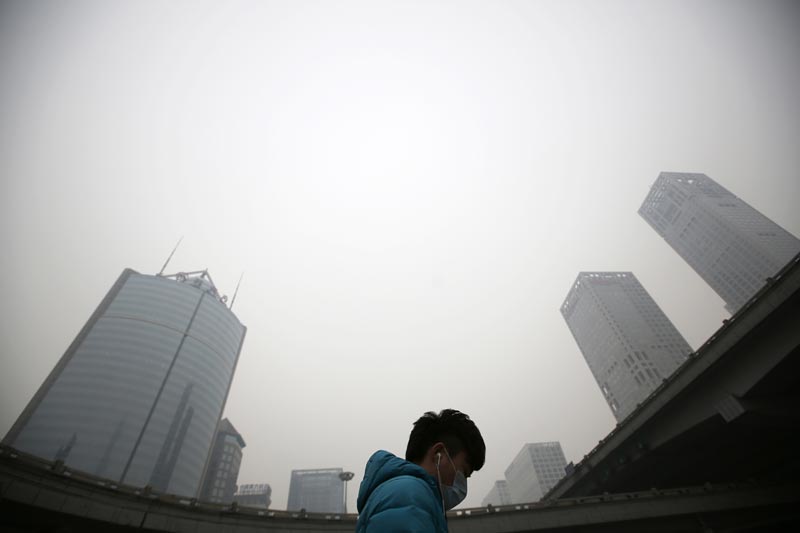 Beijing waits for cold wave to disperse smog