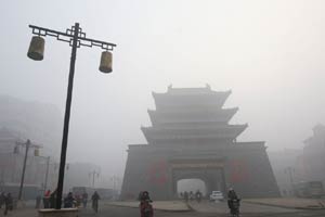 Heavy smog grounds flights in NE China