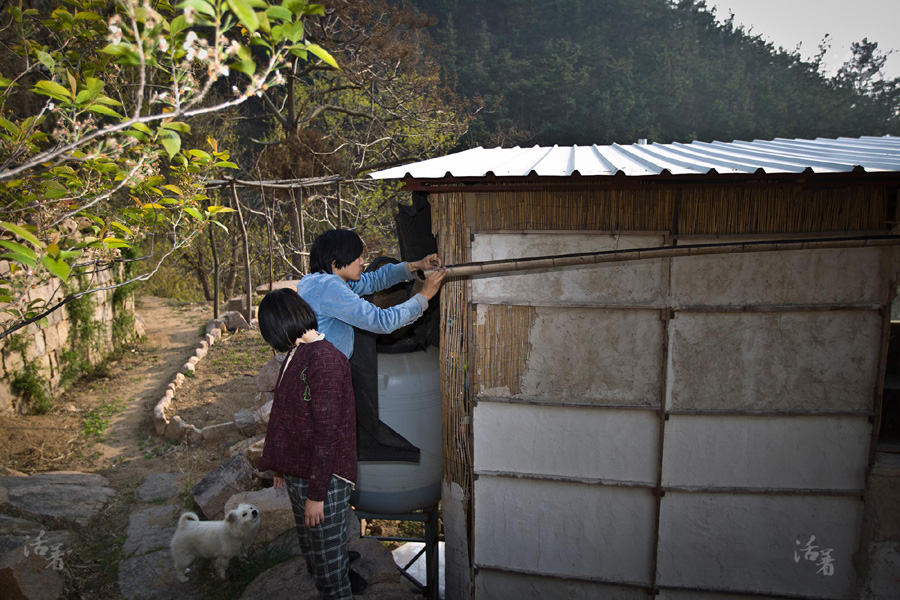 Couple leave the city for 'Self-sufficiency Lab' in mountains