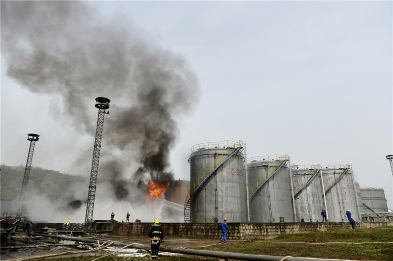 Three injured in NW China light crude tanks fire