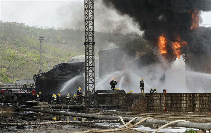 Three injured in NW China light crude tanks fire