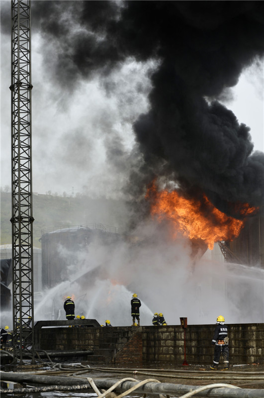 Three injured in NW China light crude tanks fire