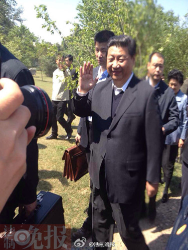 President Xi visits Peking University on Youth Day