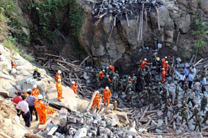 Wall collapse killed 18 in E China