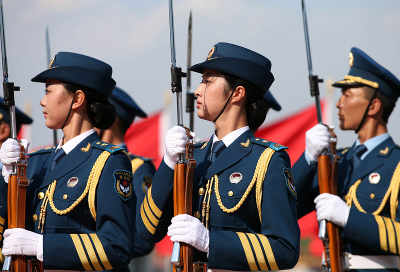 PLA Honor Guard debuts female members