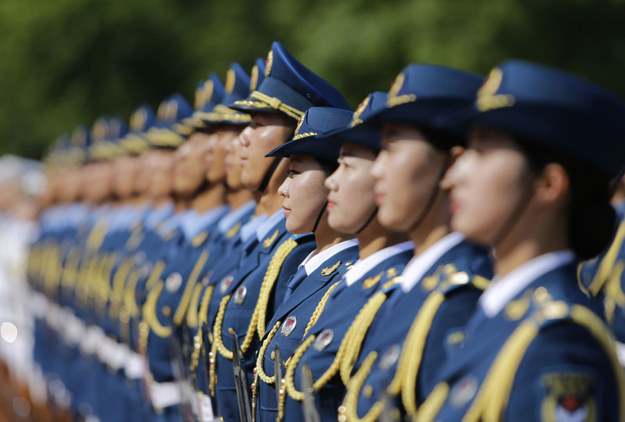 PLA Honor Guard debuts female members