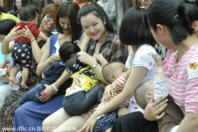 Mothers in E China promote breastfeeding