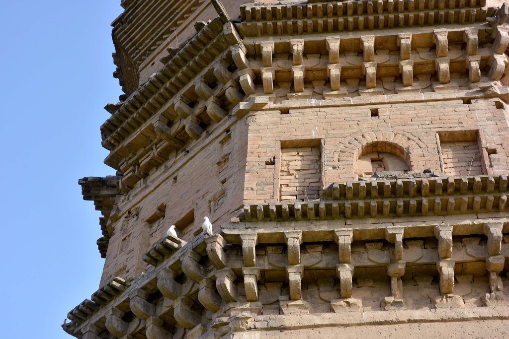 Leaning tower evokes visions of Pisa