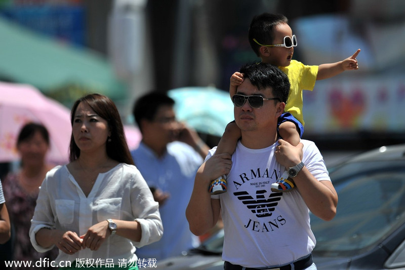 Temperature hits record high in Beijing