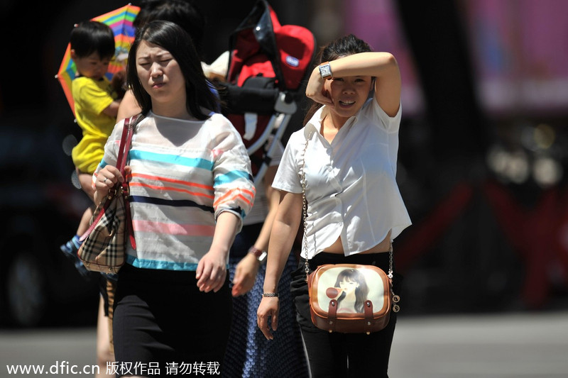 Temperature hits record high in Beijing