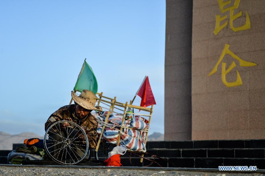 Former truck driver's hiking tour around China