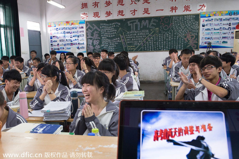 Hypnosis eases <EM>gaokao</EM> examinees' nerves