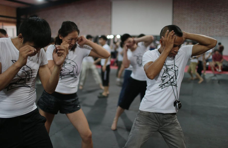 Journalists in hard defensive training