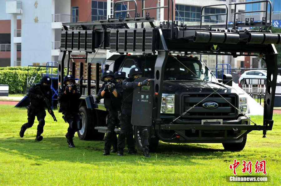 Anti-terror drill held in E China