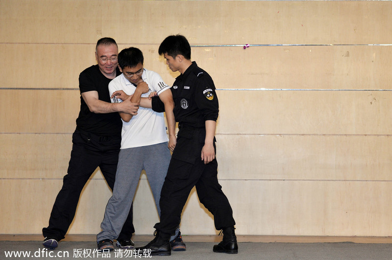 College students receive anti-terror training in Beijing