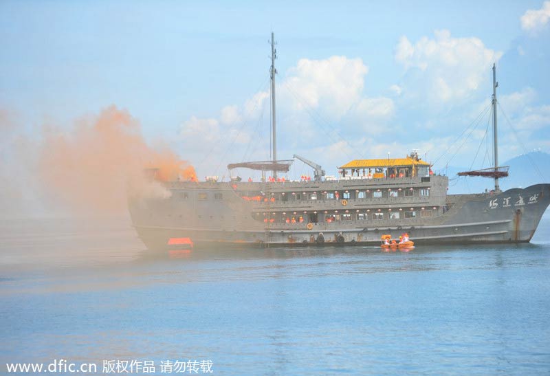 Fire drill held in Hainan province for ships