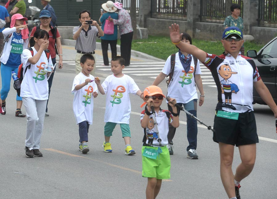 Beijing hikers on foot with love