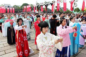 Students go traditional for graduation photos