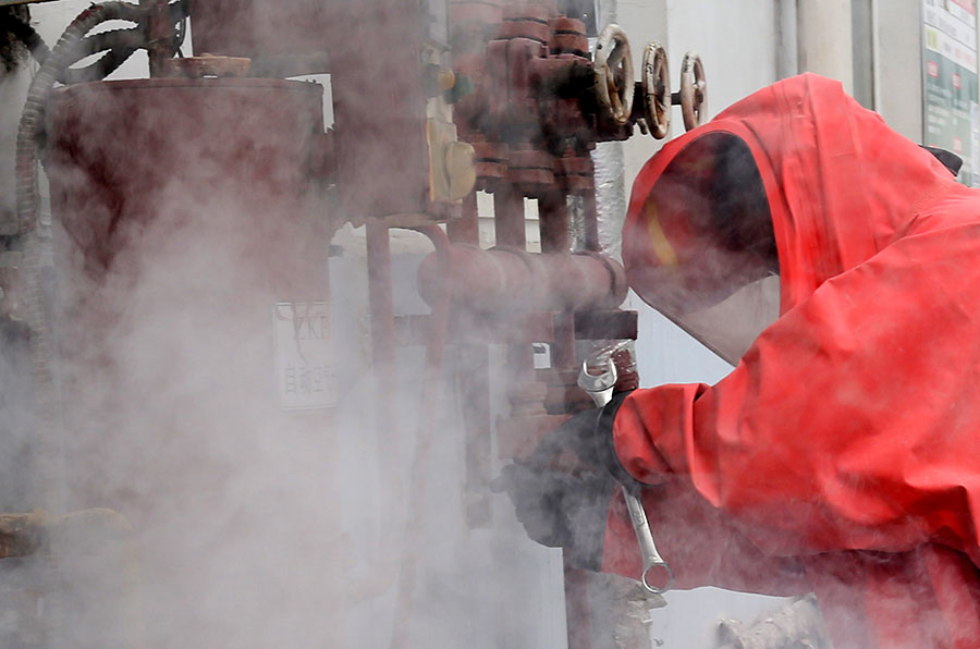 Firefighters conduct chemical leak drill in Anhui