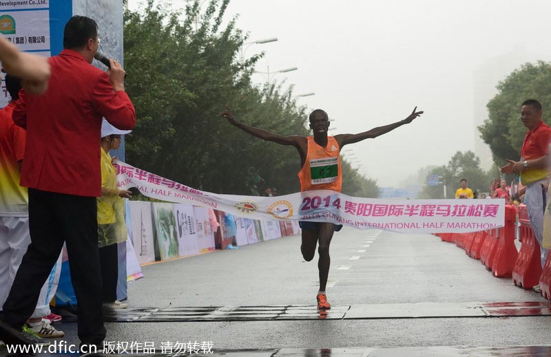 Rainy marathon in SW China