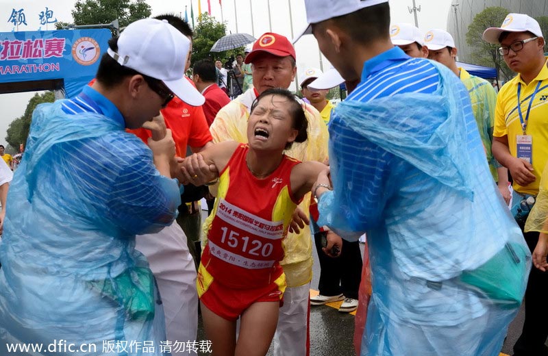 Rainy marathon in SW China