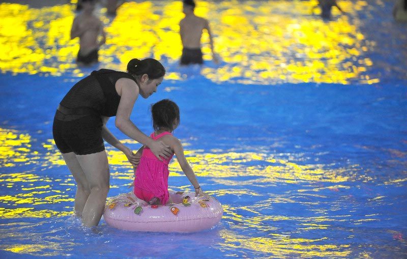 Mermaids splash coolness to Nanjing summer