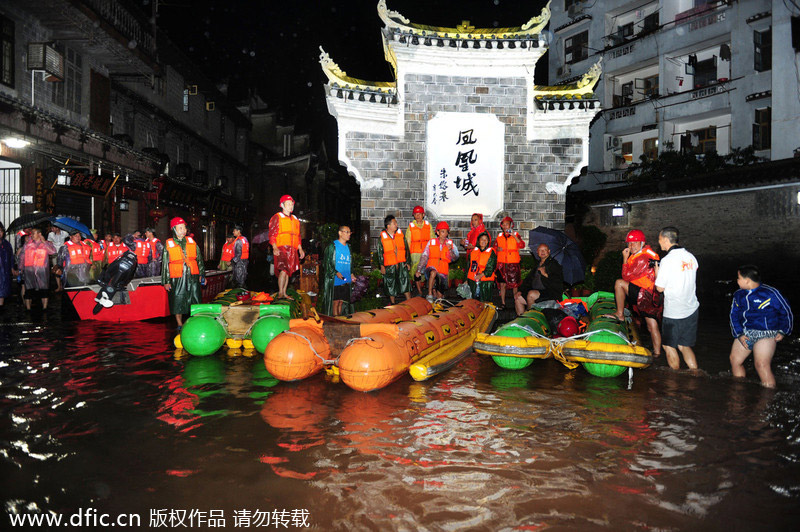 Thousands flee as rain lashes Hunan, Anhui