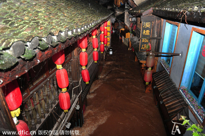 Thousands flee as rain lashes Hunan, Anhui