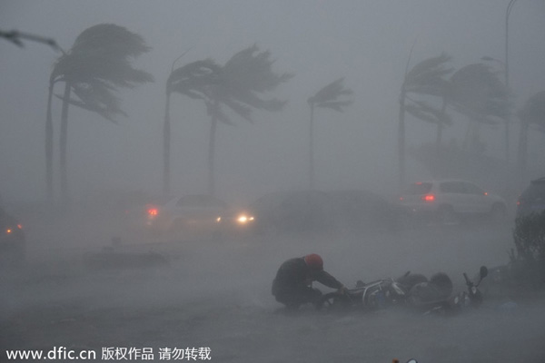 China maintains top-level alert for typhoon Rammasun