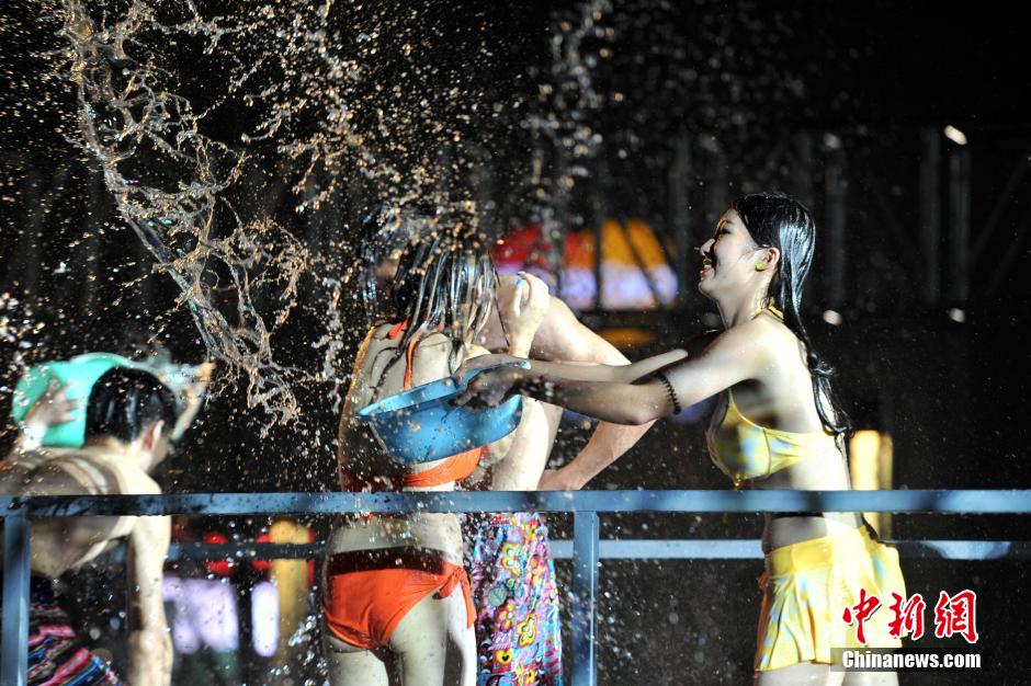 Bikini girls celebrate youth carnival in water-splashing fight