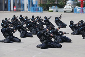 Beijing police hold anti-terror drill