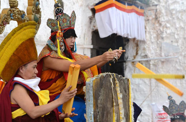 11th Panchen Lama hosts Sur offering ritual in Tibet