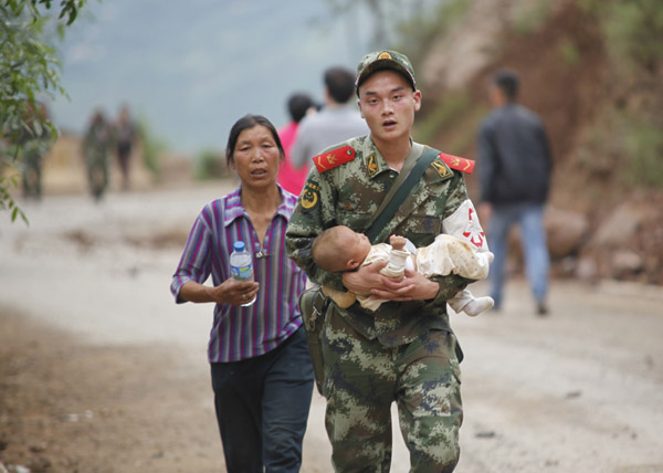 Rescuers race against time after SW China quake