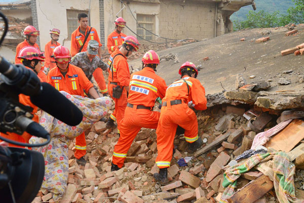 Hunt for survivors continues in Yunnan