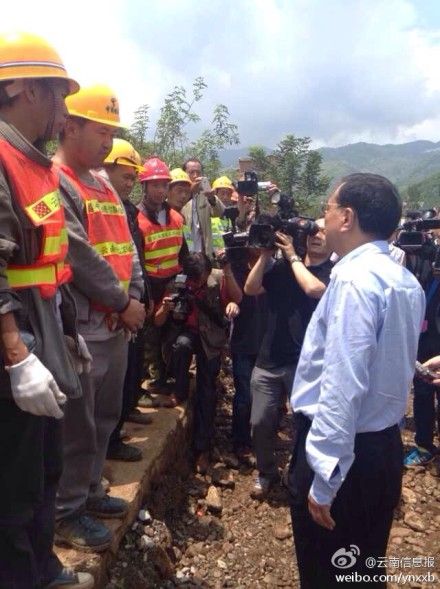 Li arrives at Yunnan for quake relief