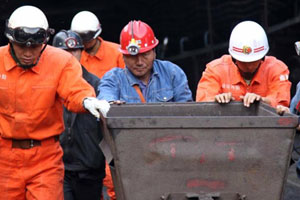 9 rescued, 16 still trapped in flooded China mine