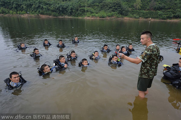 Underwater rescue drill held in Sichuan