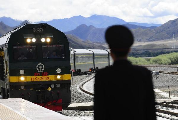 Passenger transport starts on Tibet's new railway