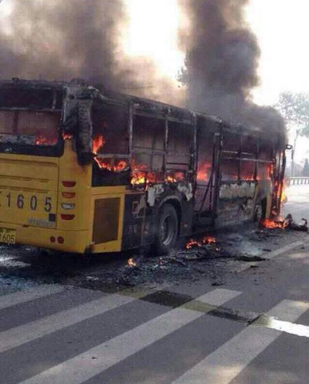 One dead, 19 injured in E China bus fire