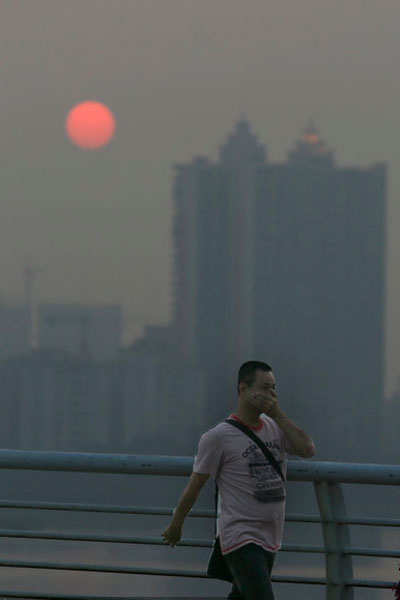 China chokes on smog